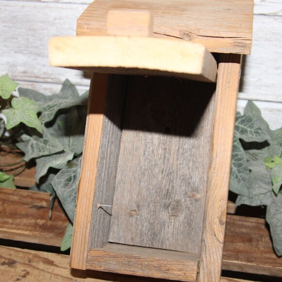 Adorable Rustic Vintage Primitive Farmhouse Reclaimed Wood Birdhouse - Picture 7 of 9